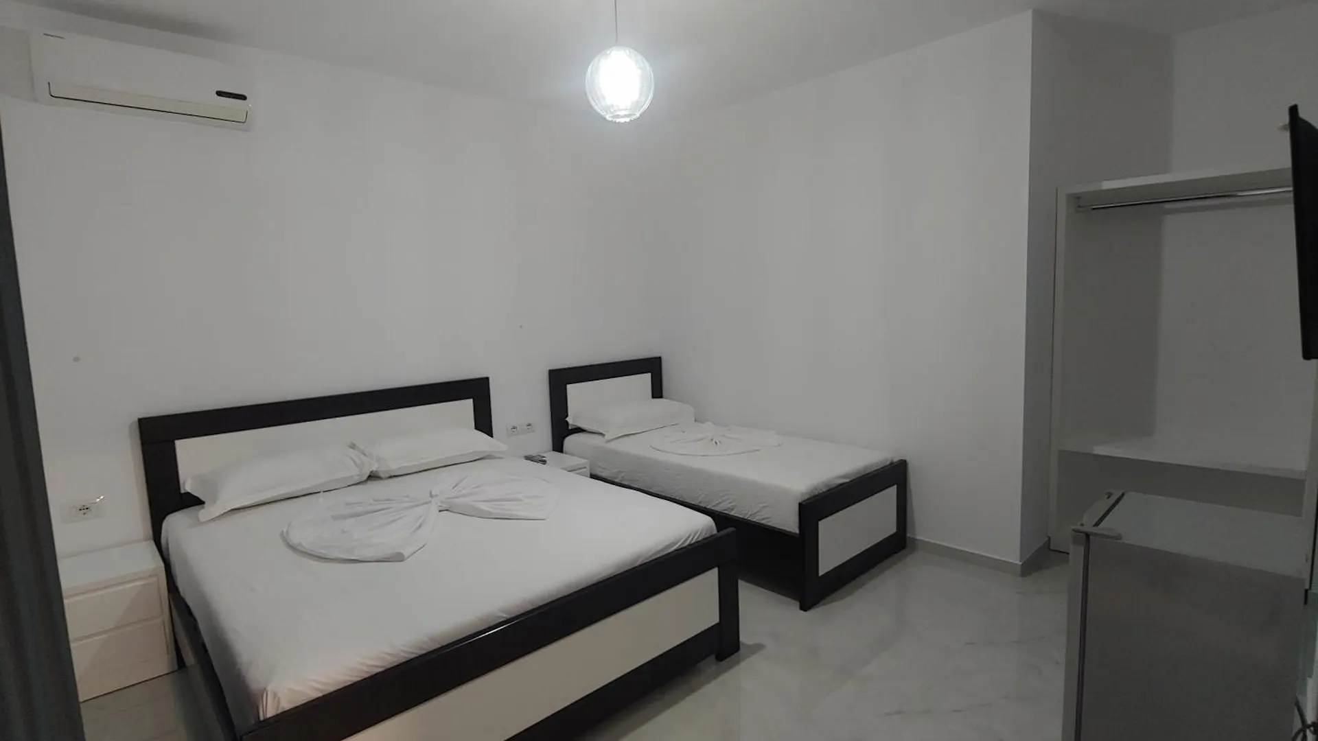 Guesthouse Leo Ksamil 0*,