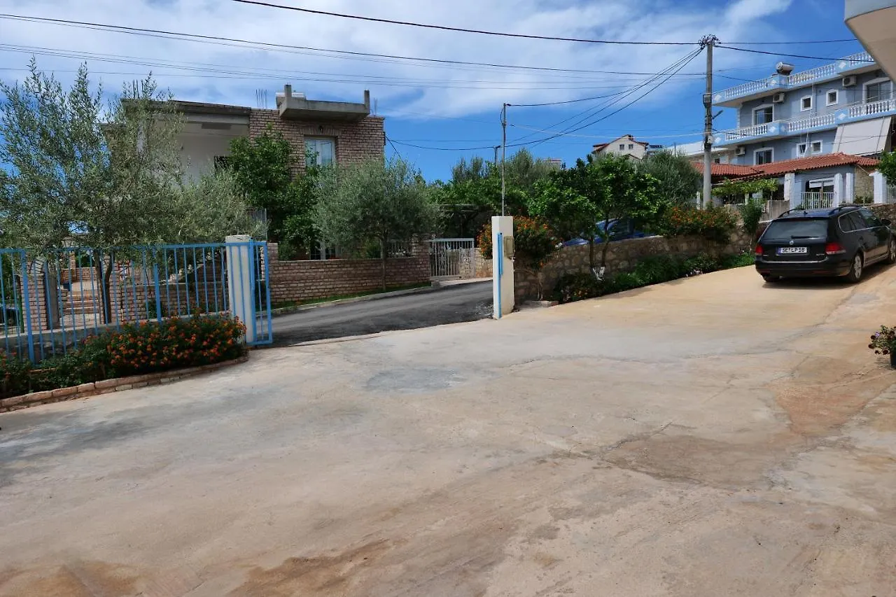 Villa Leonel Zeka Ksamil Pensión